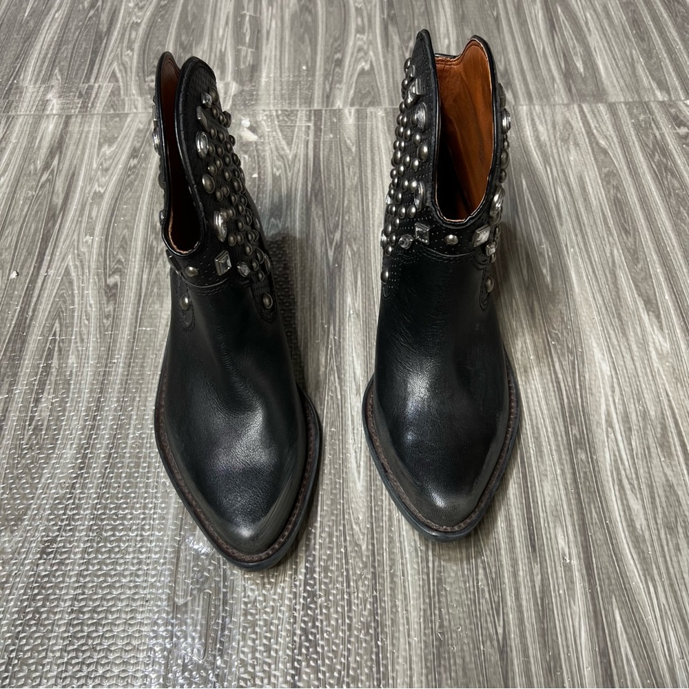 Lucky Brand | Studded Chelsea Boots - Picture 4 of 7